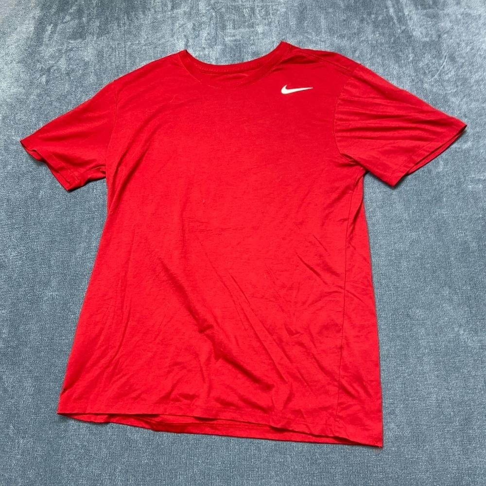 Nike Dri Fit T-Shirt Mens Medium Red Athletic Cut Swoosh Logo Travel Casual Tee